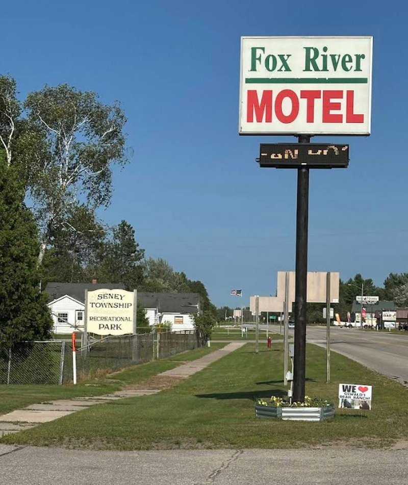 Fox River Motel - From Fox River Motel Web Listing (newer photo)